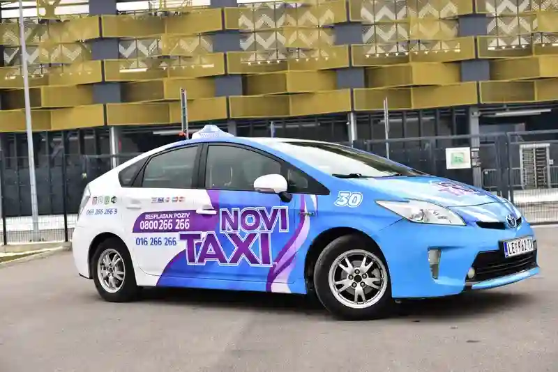 Toyota Prius Novi Taxi 016